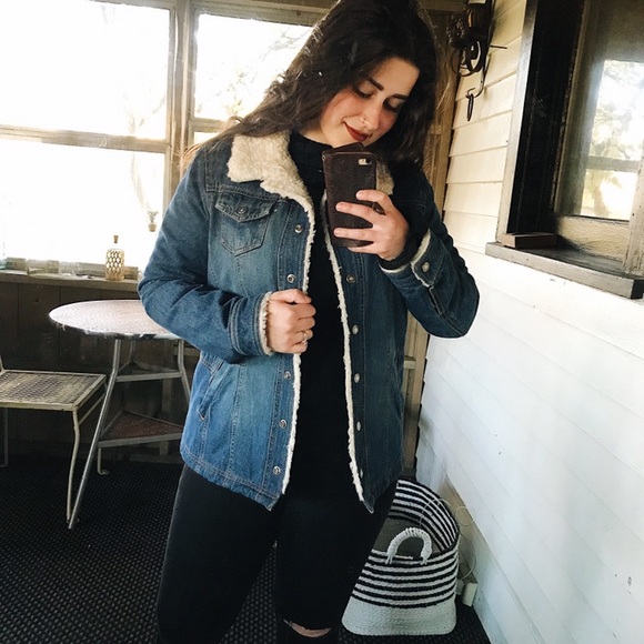 DENIM JACKET W/ SHERPA COLLAR & LINING - Picture 5 of 8